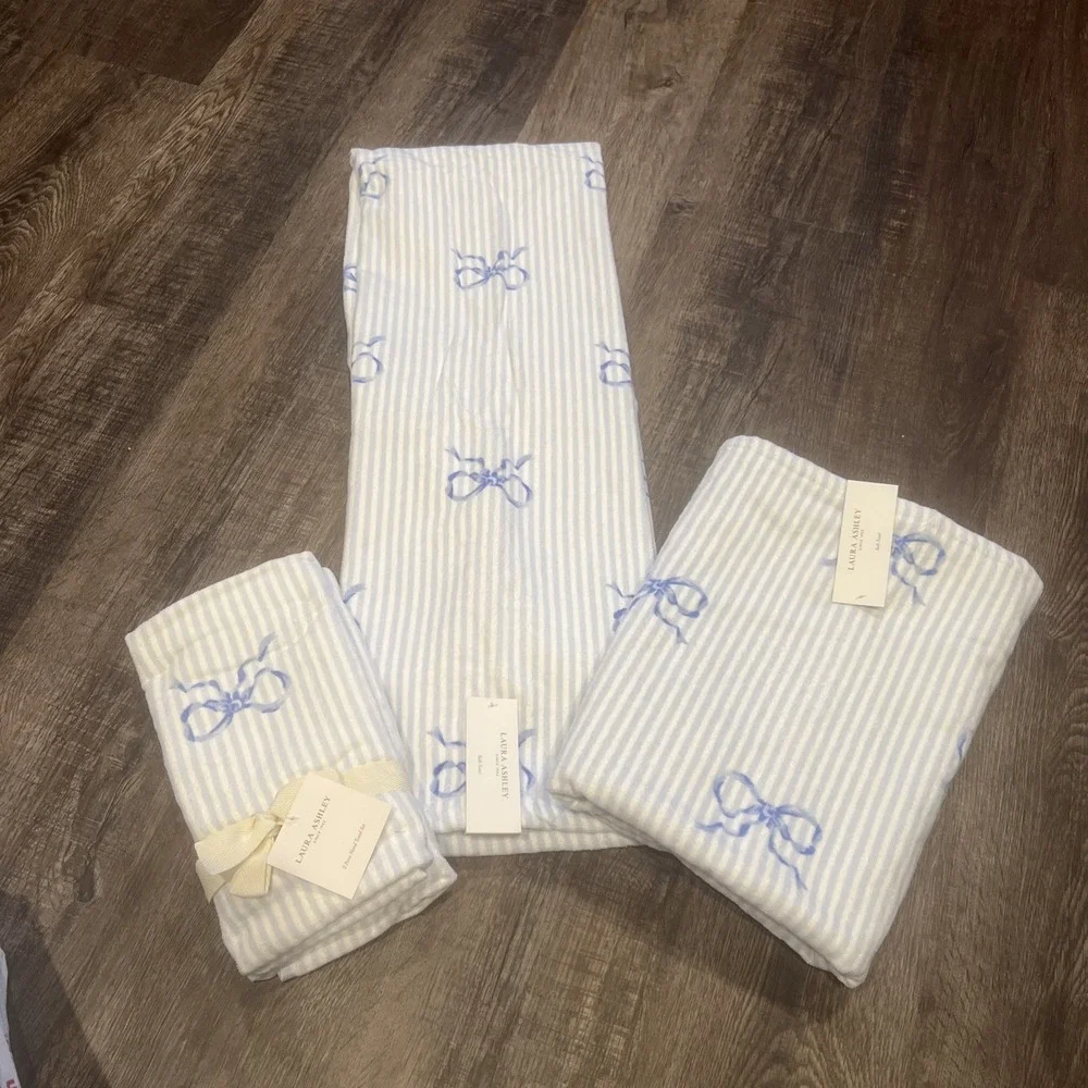 Laura Ashley Floral Striped Cotton Hand Towels (2) and Bath Towels (2)